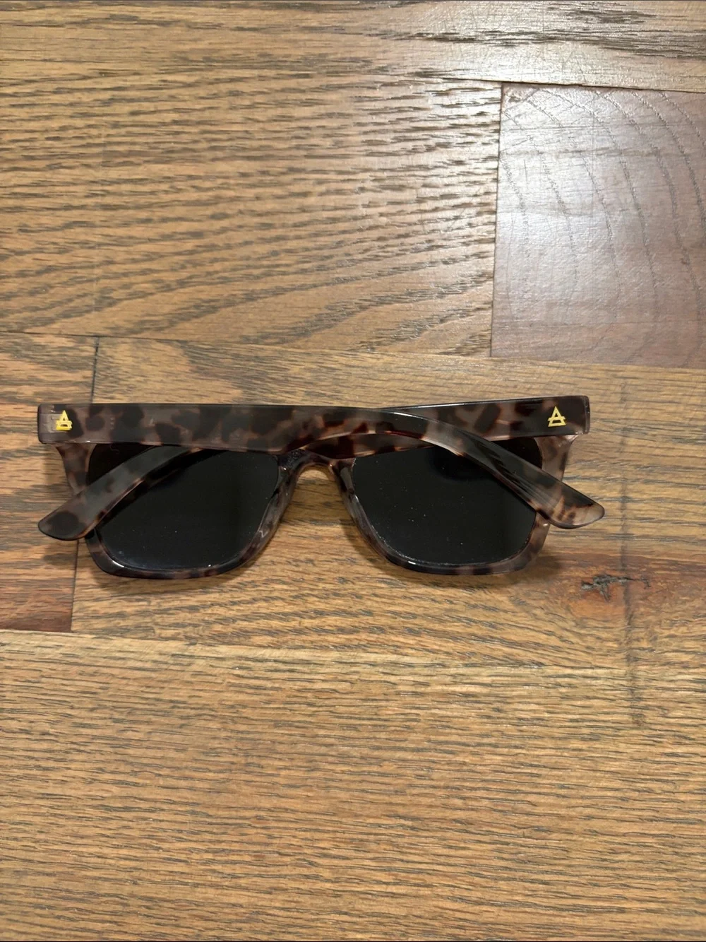 Aire Tortoiseshell Square Sunglasses - Black Lenses EUC